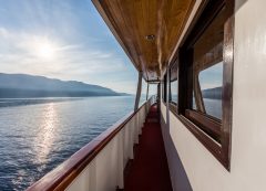 Barco de categoria estandard superior: convés principal