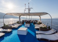 Barco de categoria estandard superior: convés principal